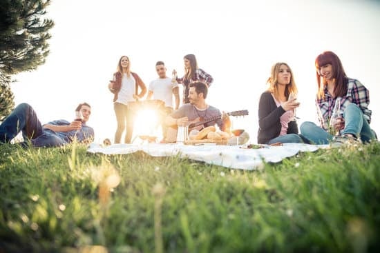 Come rompere il ghiaccio con stile: 7 frasi che funzionano davvero